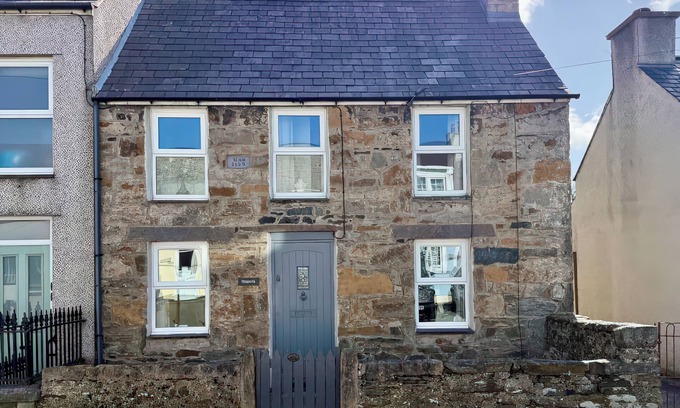 Newborough Cottage | RHIANFA, pet friendly, with open fire in Newborough