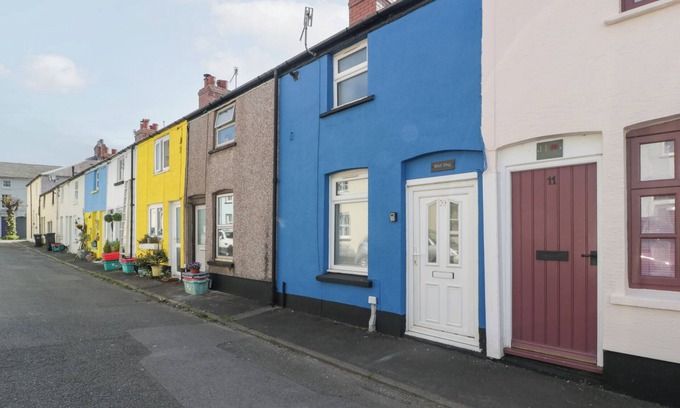 Brecon Cottage | RHIF DEG, pet friendly, with open fire in Brecon