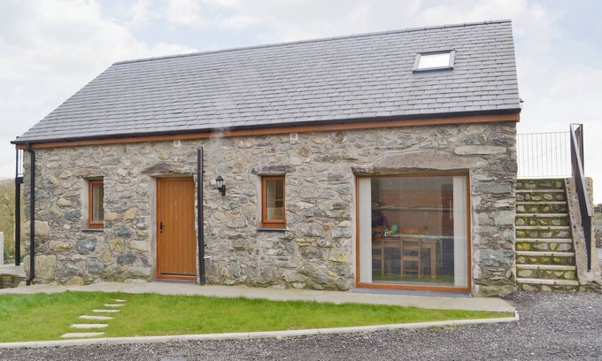 Bodedern Cottage | Rhiwal Kitty - UK6000