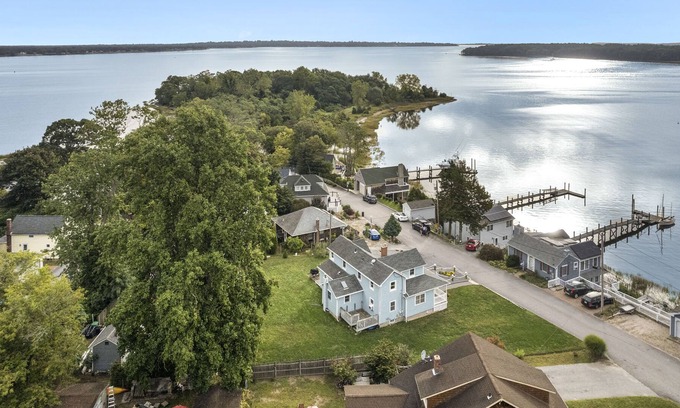 East Greenwich House | Rhode Island Haven: Walk to Greenwich Bay!