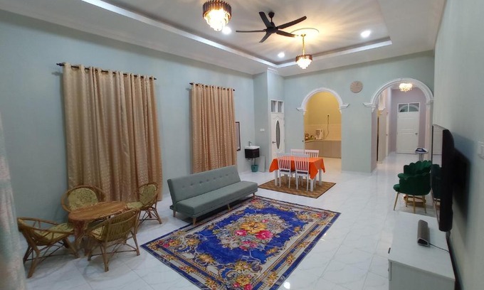 Kampung Ru Muda House | Rhu Cottage at Marang near foodcourt #Netflix