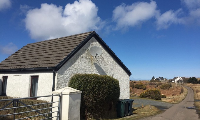 Bunessan Cottage | Rhumhor - dog friendly cosy cottage just minutes from the shore