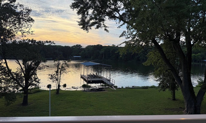 Mount Juliet House | Rhythm & Reels Retreat - Lake Front Getaway: 30 min. from Nashville