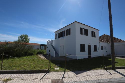 Murtosa House | Ria de Aveiro White House
