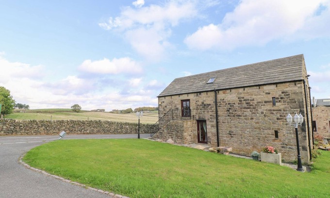 Holestone Moor Cottage | RIBER VIEW BARN, pet friendly in Ashover