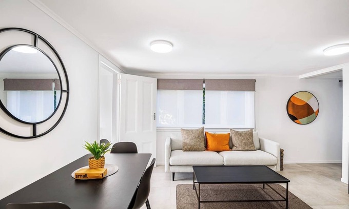 Grey Lynn Apartment | Riches Serendipity Home with Parking and Wi-fi