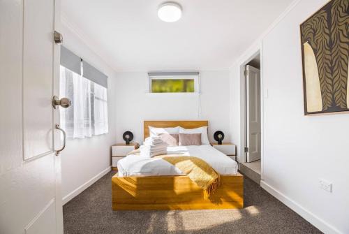 Grey Lynn Apartment | Riches Serendipity Home with Parking and Air-con