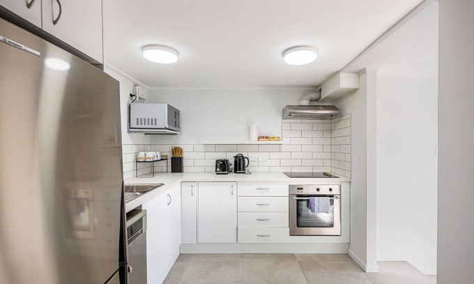 Grey Lynn Apartment | Riches Serendipity Home with Parking
