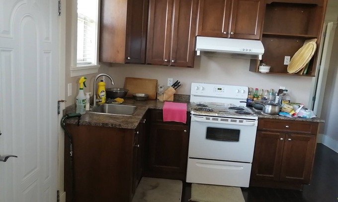 Richmond House | richmond 1br/1ba suite (House basement with Seperated entry)