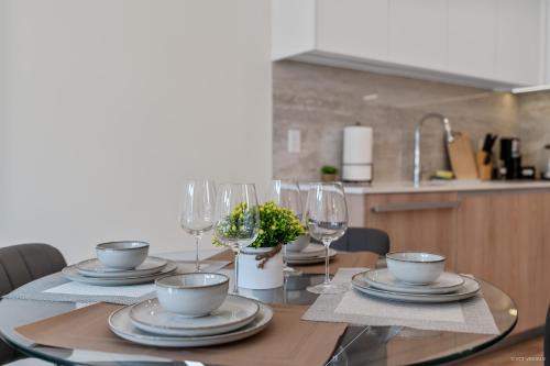 Richmond City Centre Apartment | Richmond City Center Brand New 1 Bedroom 4 Guests Apartment