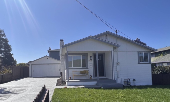 East Richmond Heights Cottage | Richmond Heights California