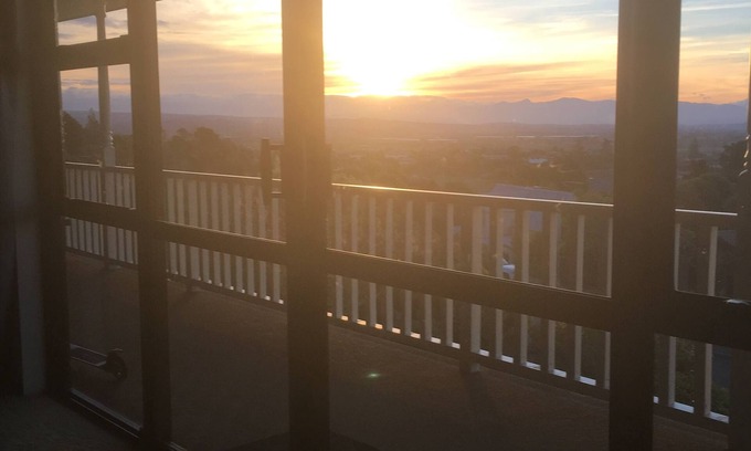 Richmond House | Richmond Hills with Gorgeous Views & Spa