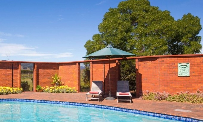 Richmond Cottage | Richmond Plains Vineyard Cottage with pool and FREE bottle of wine.