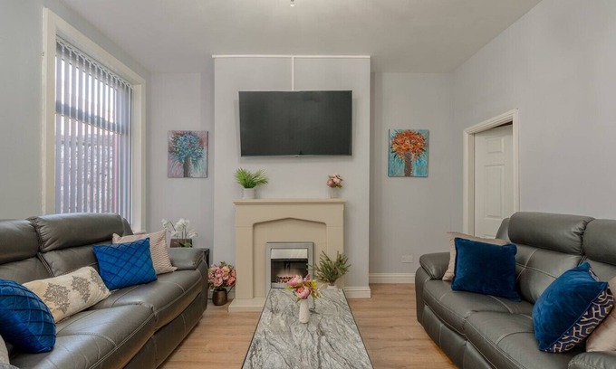 Darwen House | Richmond Terrace |Cosy and Modern Stay