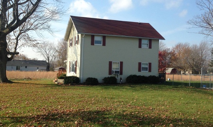 Port Clinton House | Richo’s Farmhouse near Lake Erie