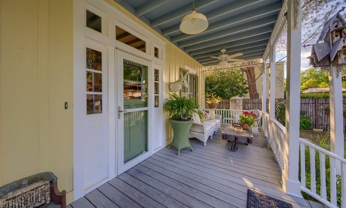 Fredericksburg House | Rickerhaus- 2BD-3BA Cottage Just One Block From Main Street And Marketplatz