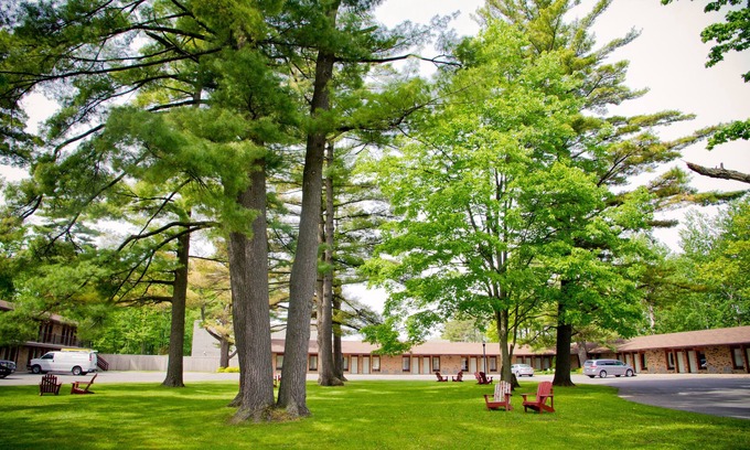 Ottawa Division Hotel | Rideau Heights Inn