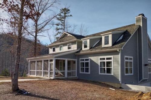 Winona House | Rider's Lodge