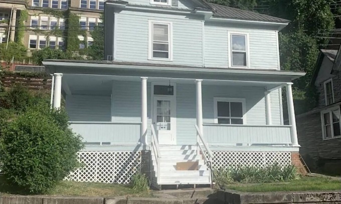 Welch House | Rider's Paradise nPerfect for ATV/UTV on Hatfield/McCoy and Outlaw trail system.