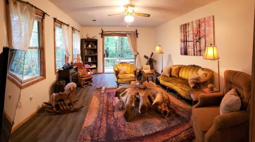 Helen House | Ridge Retreat at Hearthstone Cabins and Camping - Pet Friendly