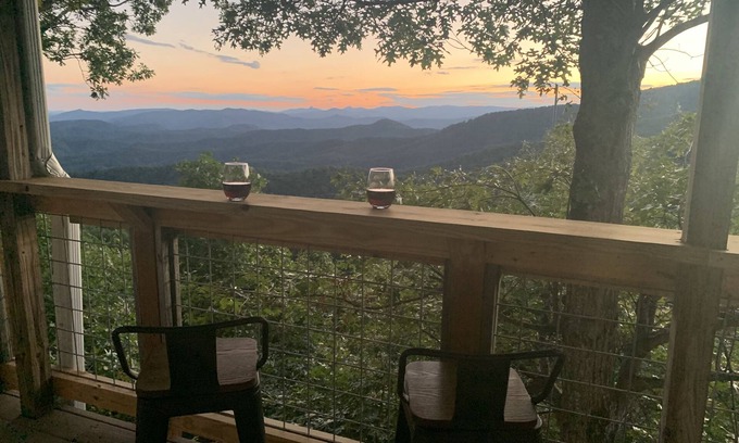 Lenoir House | Ridgeline Retreat: Cozy Home with Amazing Mountain Views! Pet Friendly