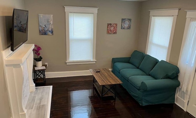 Norwood House | Ridgeway, 2 Bedroom House near Xavier, Downtown
