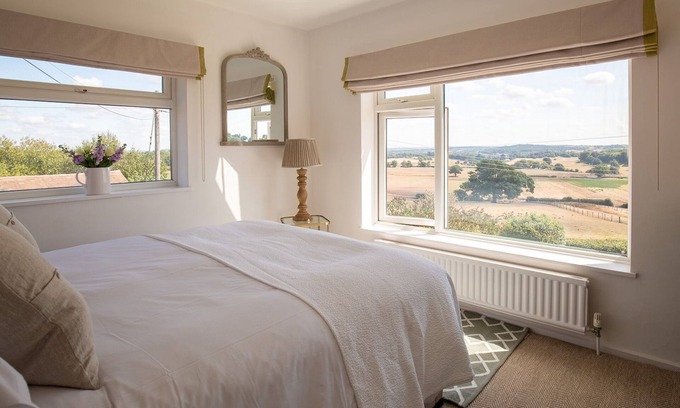 Alcester Cottage | Ridgeway Farmhouse at Ragley Estate, Alcester - sleeps 8 guests in 4 bedrooms