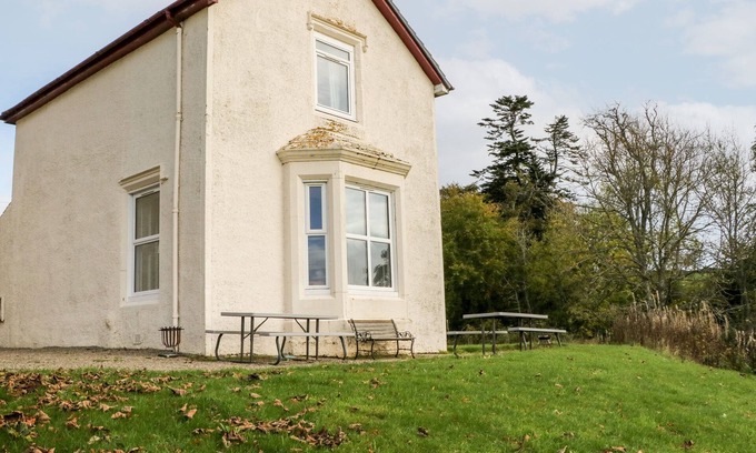 Murthly Cottage | RIECHIP, pet friendly, character holiday cottage in Dunkeld