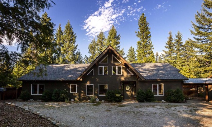 Ardenvoir House | Riffle River Lodge