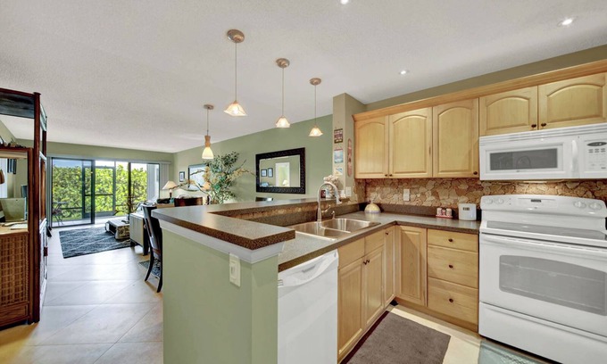 Hutchinson Island South Condo | Right Direction Rentals Cozy 2-bedroom condo in Jensen Beach