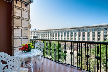 Lypky Apartment | Right in the city Center