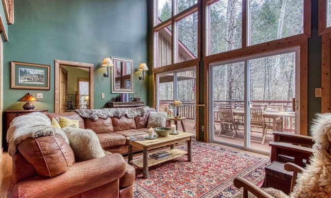 Gatlinburg - Pigeon Forge Cabin | Right on the Little Pigeon River! Listen to the sounds of nature!