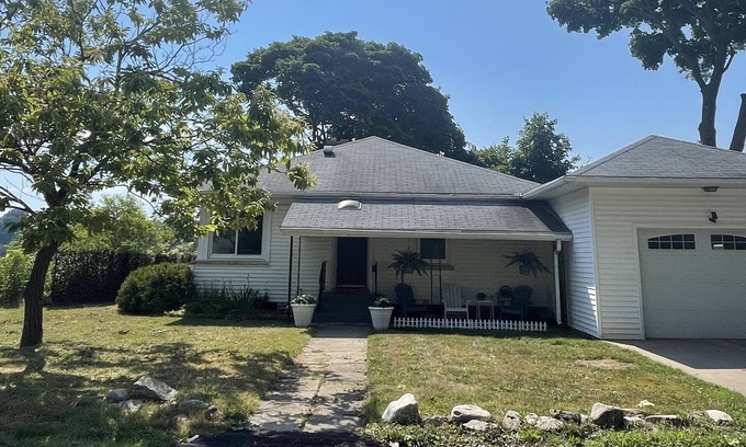Lewiston House | Right on the River! walking to town/artpark/docks