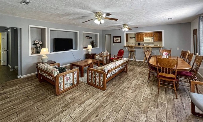 Mountain Home House | Right up from Cranfield Marina, Lake Norfork