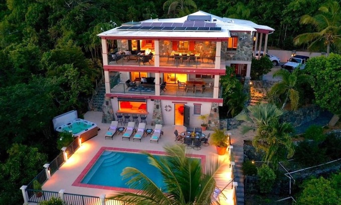 Estate Pastory Villa | Riley's Retreat + Cottage