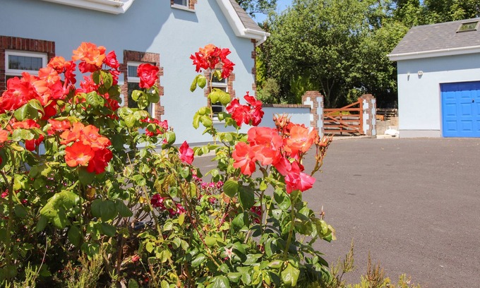 Ardagh Cottage | RINGFORT VIEW, romantic in Newcastle West, County Limerick