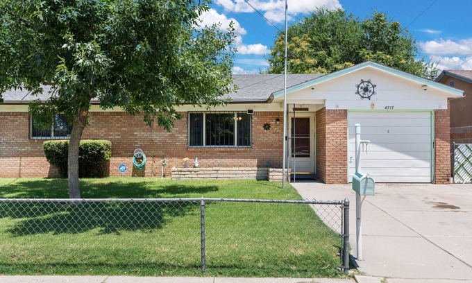 Pat Hurley House | Rio Grande Retreat a 3-bedroom house with Wi-Fi and A/C