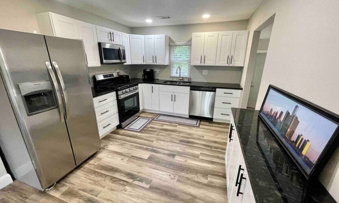 Commerce Township House | Rio Vista 3 bed/2 bath Ranch!