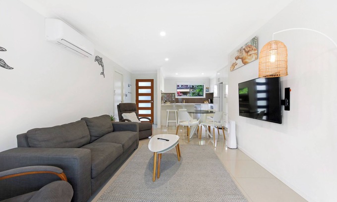 Coffs Harbour House | Riptide @ Park Beach: 3BR Coastal Comfort & Work-Friendly Retreat