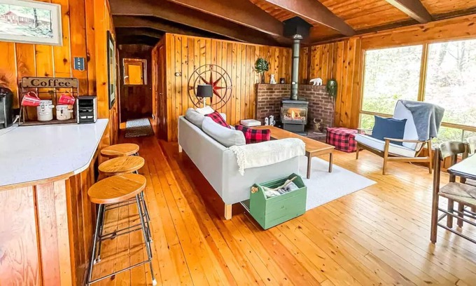 Fort Erie Cottage | Rise & Pine at our Secluded Crystal Beach Cottage