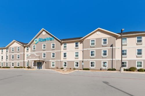 Pleasanton Hotel | Risewell Kitchen Suites Pleasanton