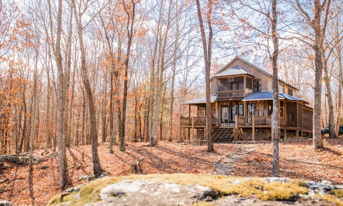 Sewanee Cabin | Rising Sun Retreat, 15 Acres on a Bluff - Sleeps 14+