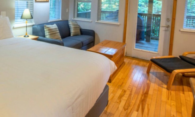 Ucluelet Cabin | Rising Tide Cabin near Little Beach