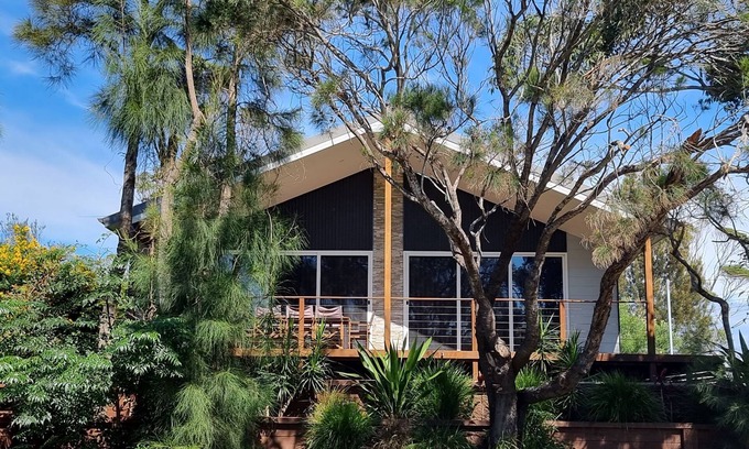 Manyana House | Ritchy at Manyana is a newly built, stylish open plan modern beach house