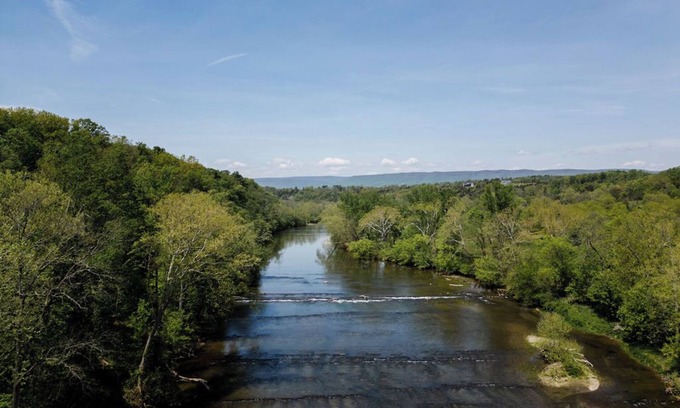 Woodstock Cabin | Rivah Retreat -River Front- Fishing -Hot tub