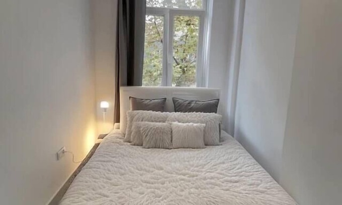 Charleroi Apartment | Rive Gauche I center - train station - airport