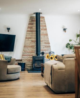 Rattray House | Rivendell - Cosy Countryside Retreat