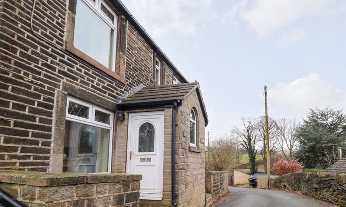 Hepworth Cottage | RIVENDELL, pet friendly, character holiday cottage in Holmfirth