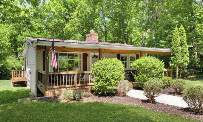Luray Ski Chalet | River Access Cabin w Hot Tub, Grill, Firepit, WiFi