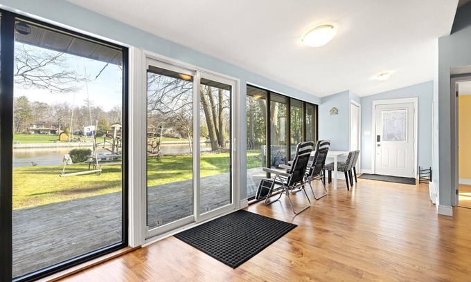 Wasaga Beach Cottage | River Access Cottage Mins to Beach